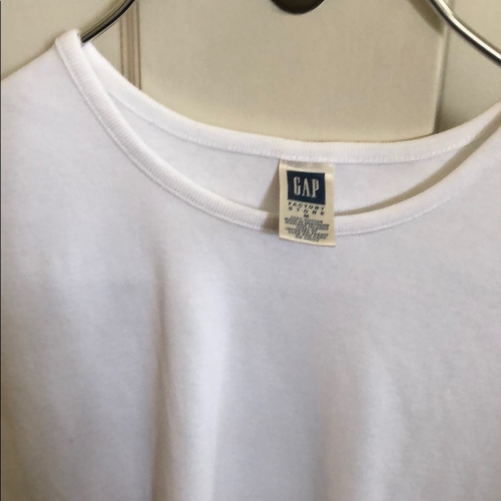 Gap medium white tee shirt